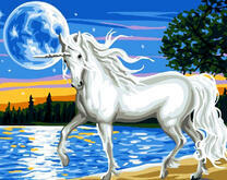 Единорог на фоне полнолуния